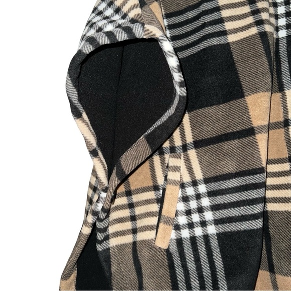 Weatherproof Plaid Poncho OS - Picture 2 of 7